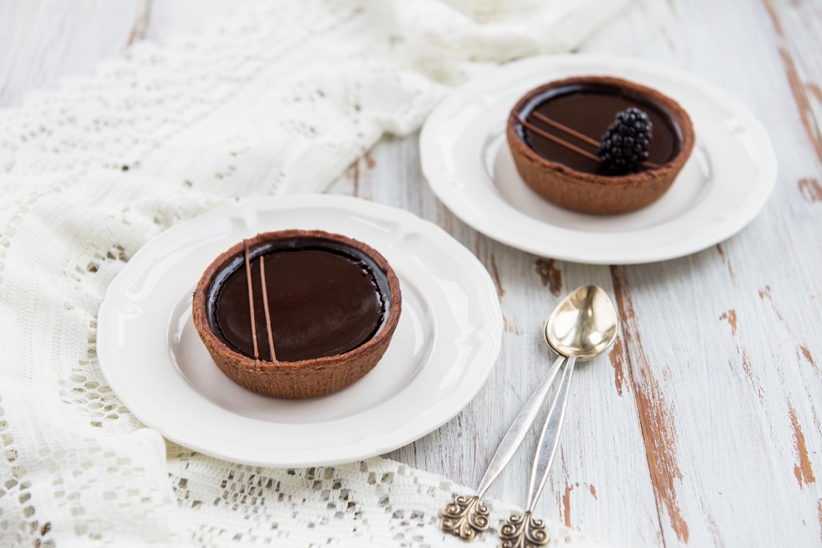 Faça uma saborosa tortinha de chocolate em alguns minutos