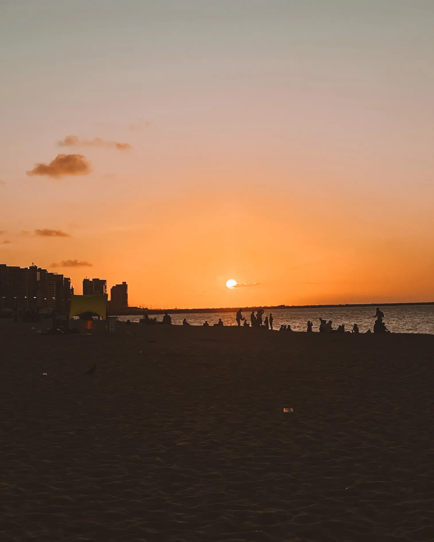 Por do sol visto da Praia de Meireles.