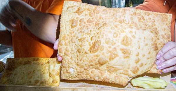 Pastel gigante servido no Big Food Fest, que vai acontecer em setembro na Vila Mariana!