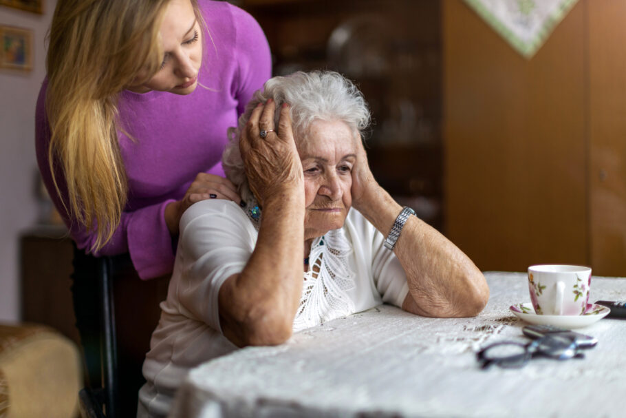 Saiba o que você deve evitar fazer com uma pessoa com Alzheimer
