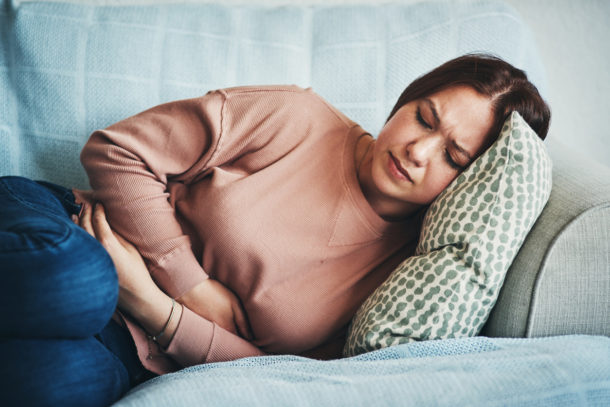 A indigestão se revelou um sintoma recorrente experimentado por mulheres no mês que antecedeu o evento cardíaco – iStock/Getty Images