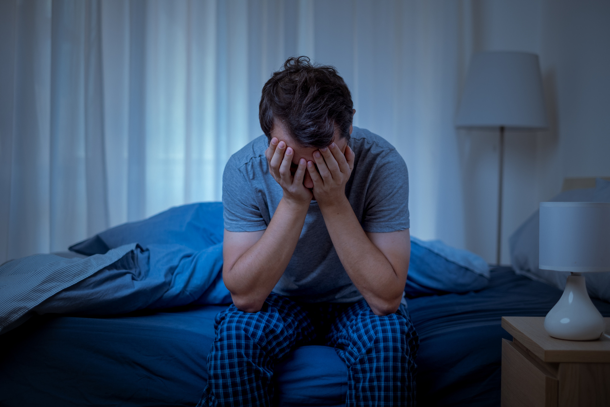 Pessoas com insônia sofrem com cansaço durante o dia e pode afetar vários campos da vida do paciente  – iStock/Getty Images