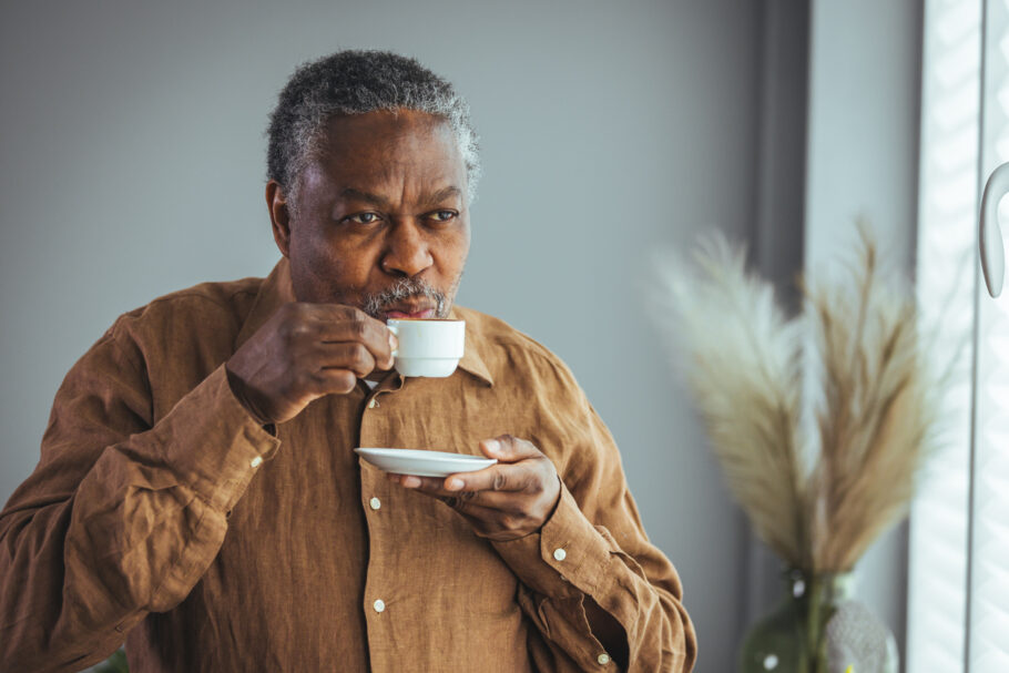 Estudos descobre novas perspectivas para a prevenção do Alzheimer graças à cafeína