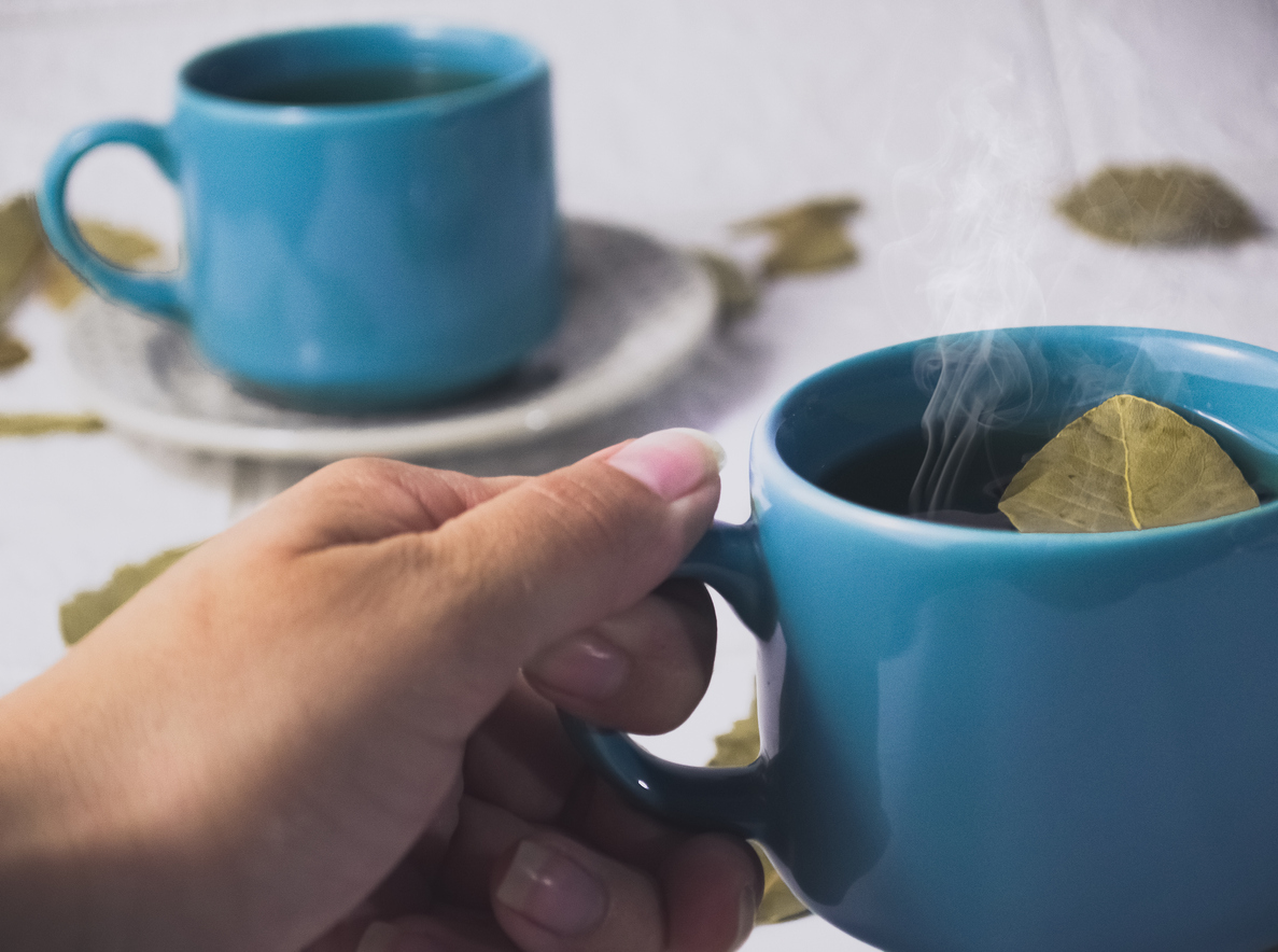 Chá de louro com cravo faz milagres na sua dieta