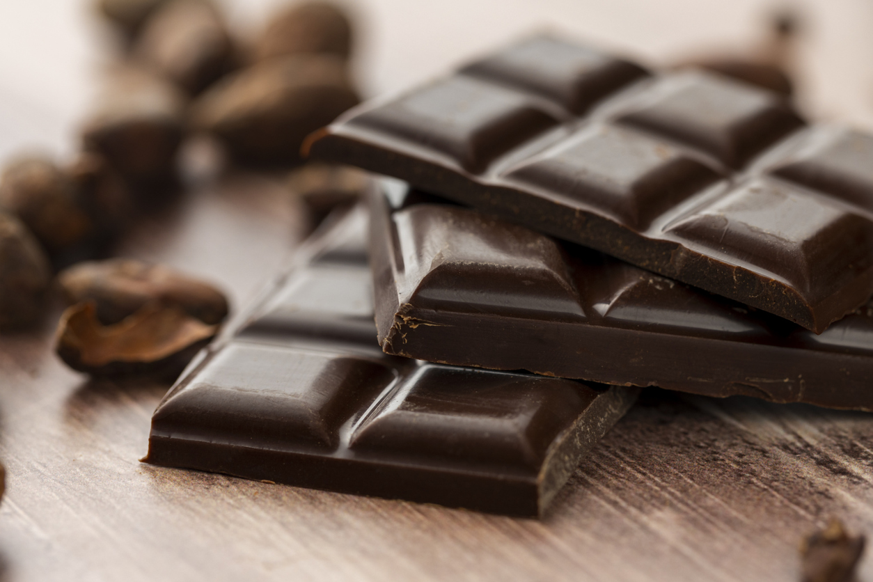 Quanto maior a concentração de cacau no chocolate amargo, mais positivo se torna o impacto na cognição, memória, humor e imunidade – iStock/Getty Images