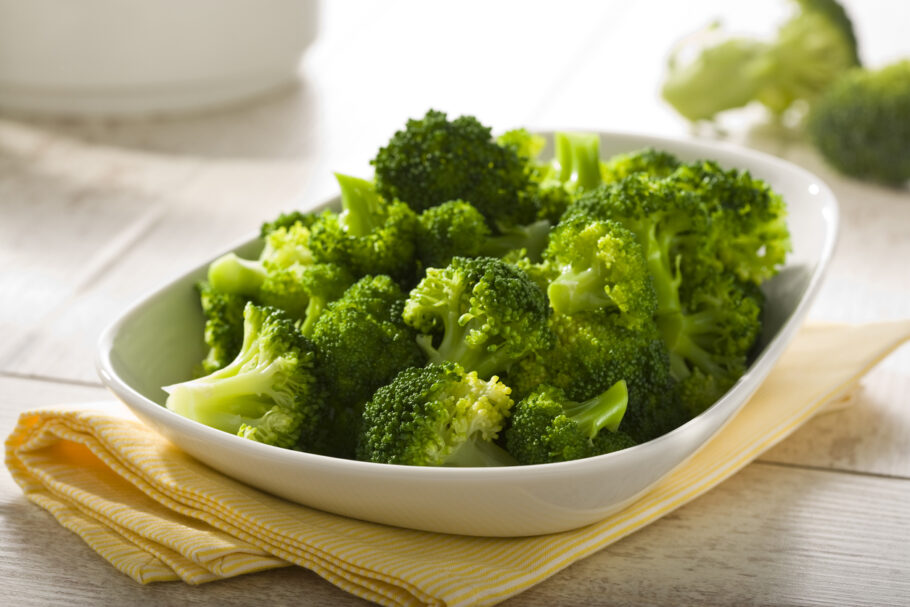 Por conter fibras e antioxidantes, o brócolis ajuda na regulação no açúcar no sangue