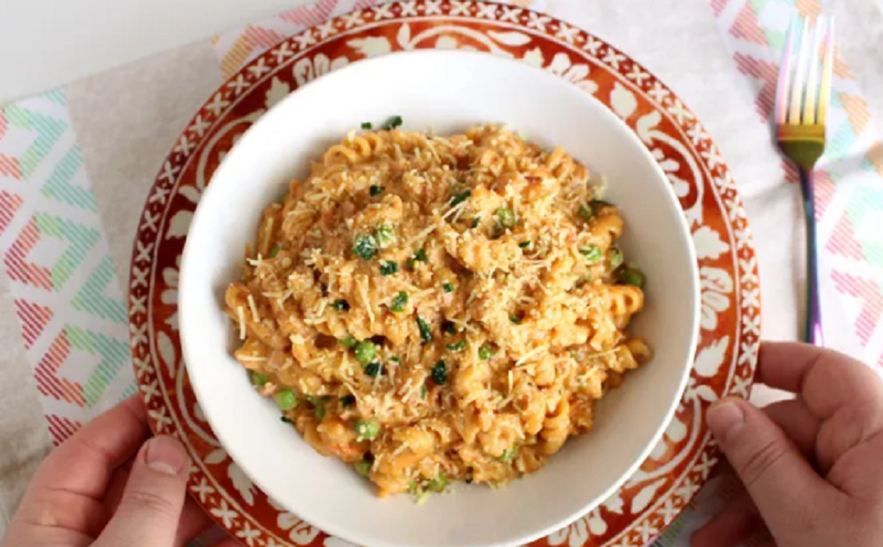 Macarrão cremoso feito em uma única panela