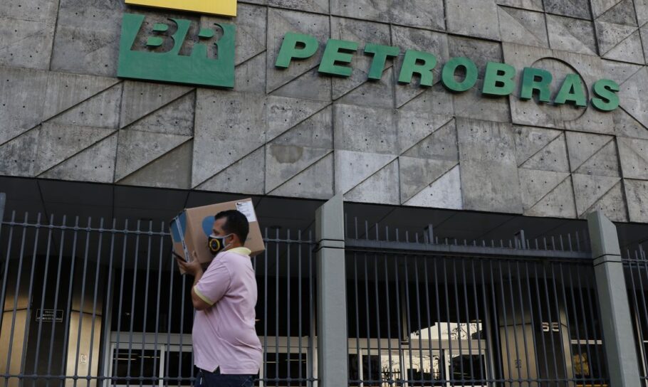 Petrobrás dá péssima notícia para quem abastece com gasolina e etanol