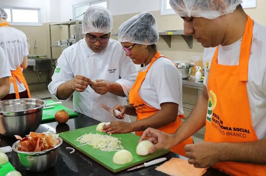 Escola de Gastronomia Social Ivens Dias Branco (EGSIDB), em Fortaleza, oferta vagas em cursos gratuitos