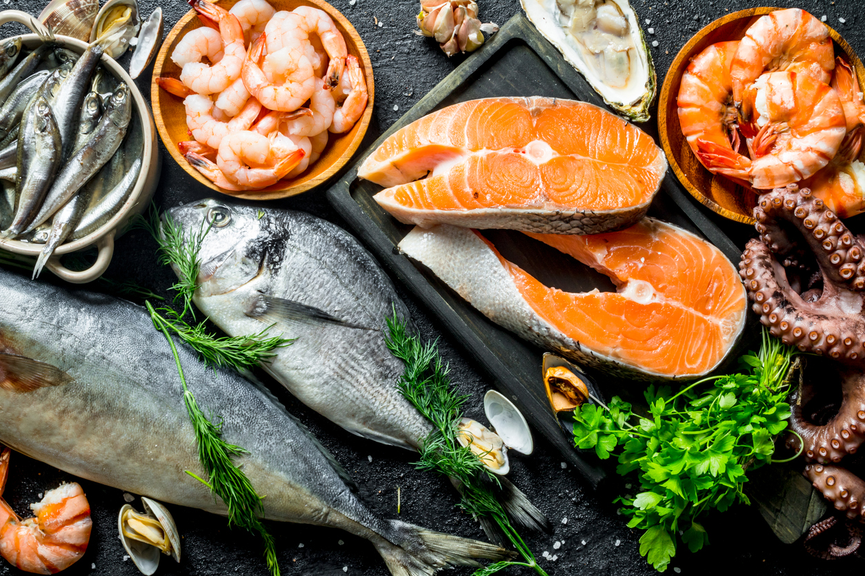 Segundo os pesquisadores, os peixes, especialmente os oleosos, são ricos em ômega 3 e em B12, que a ajuda reduzir o risco de demência – iStock/Getty Images