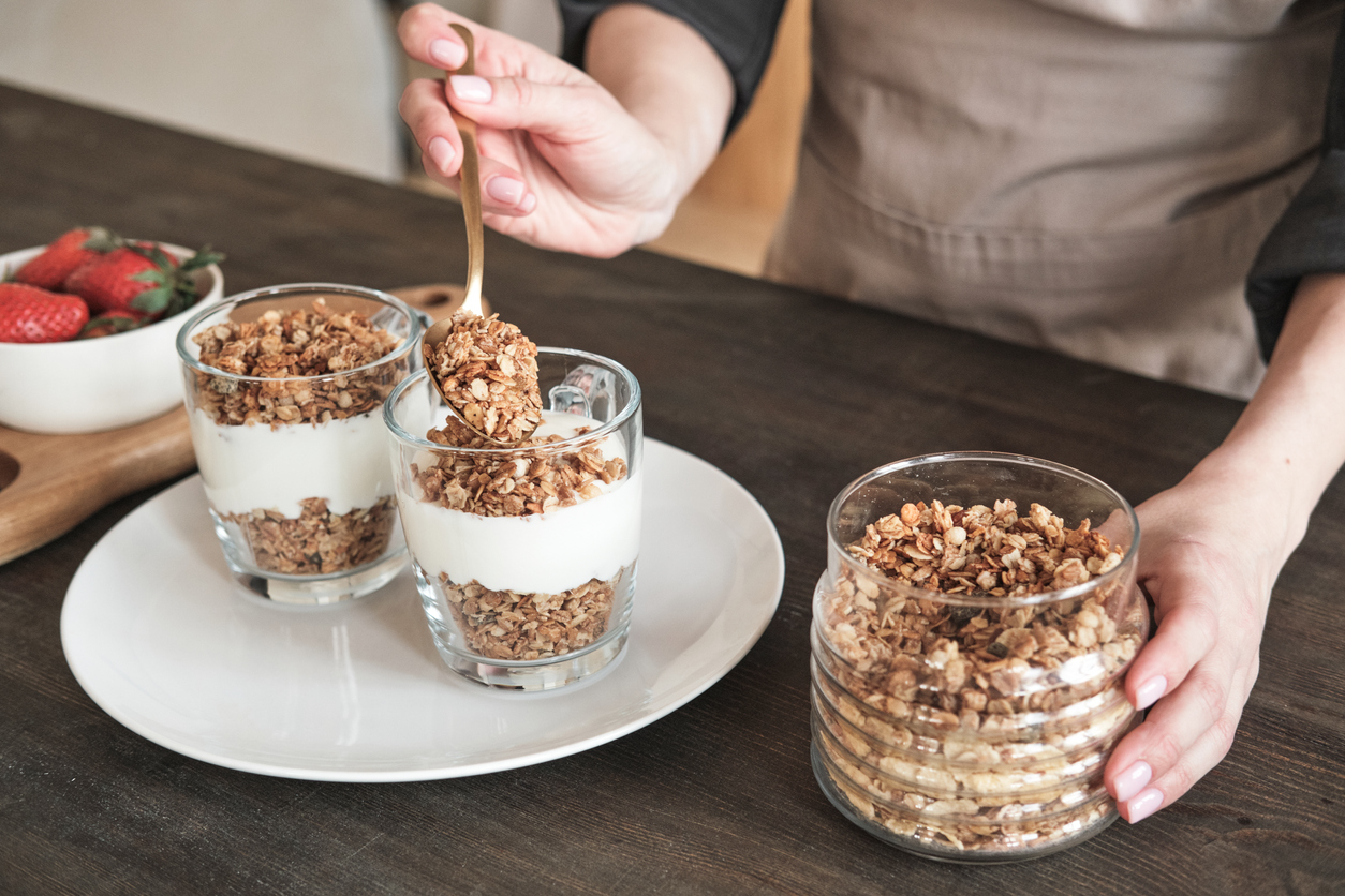 A granola crocante na airfryer que vai transformar seu café da manhã – istock/mediaphotos