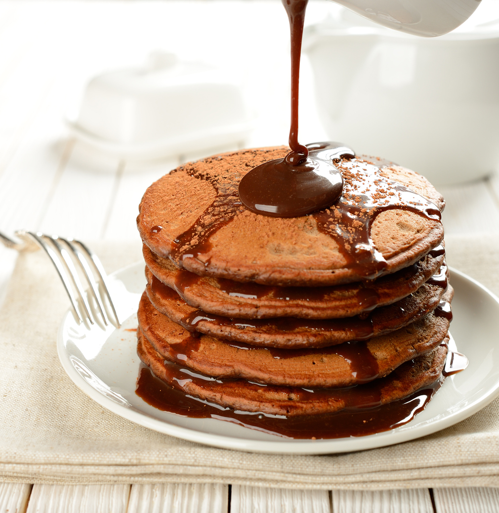 Panquecas americanas de chocolate para um café da manhã especial