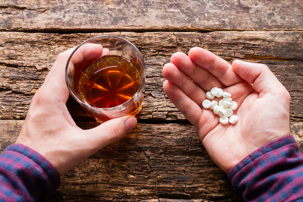 Combinação entre Zolpidem e bebida alcoólica provoca sintomas como crise de ansiedade – iStock/Getty Images