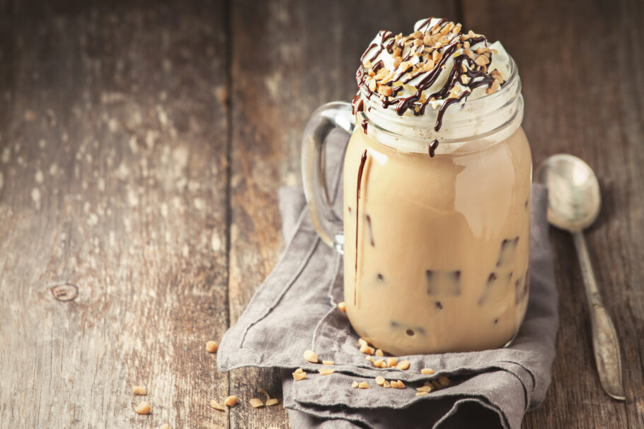 Descubra o café gelado cremoso que vai revolucionar seu café da manhã