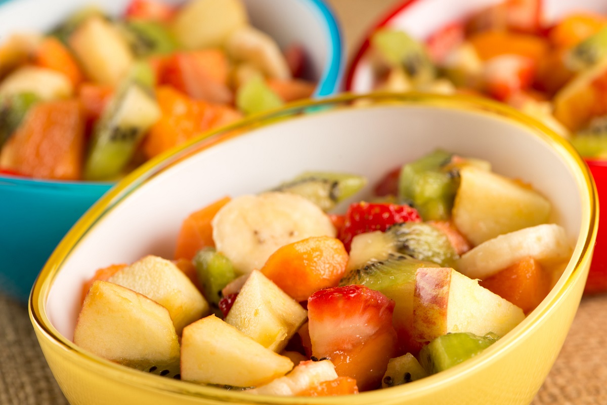 Aprenda a fazer a melhor salada de frutas para suas manhãs