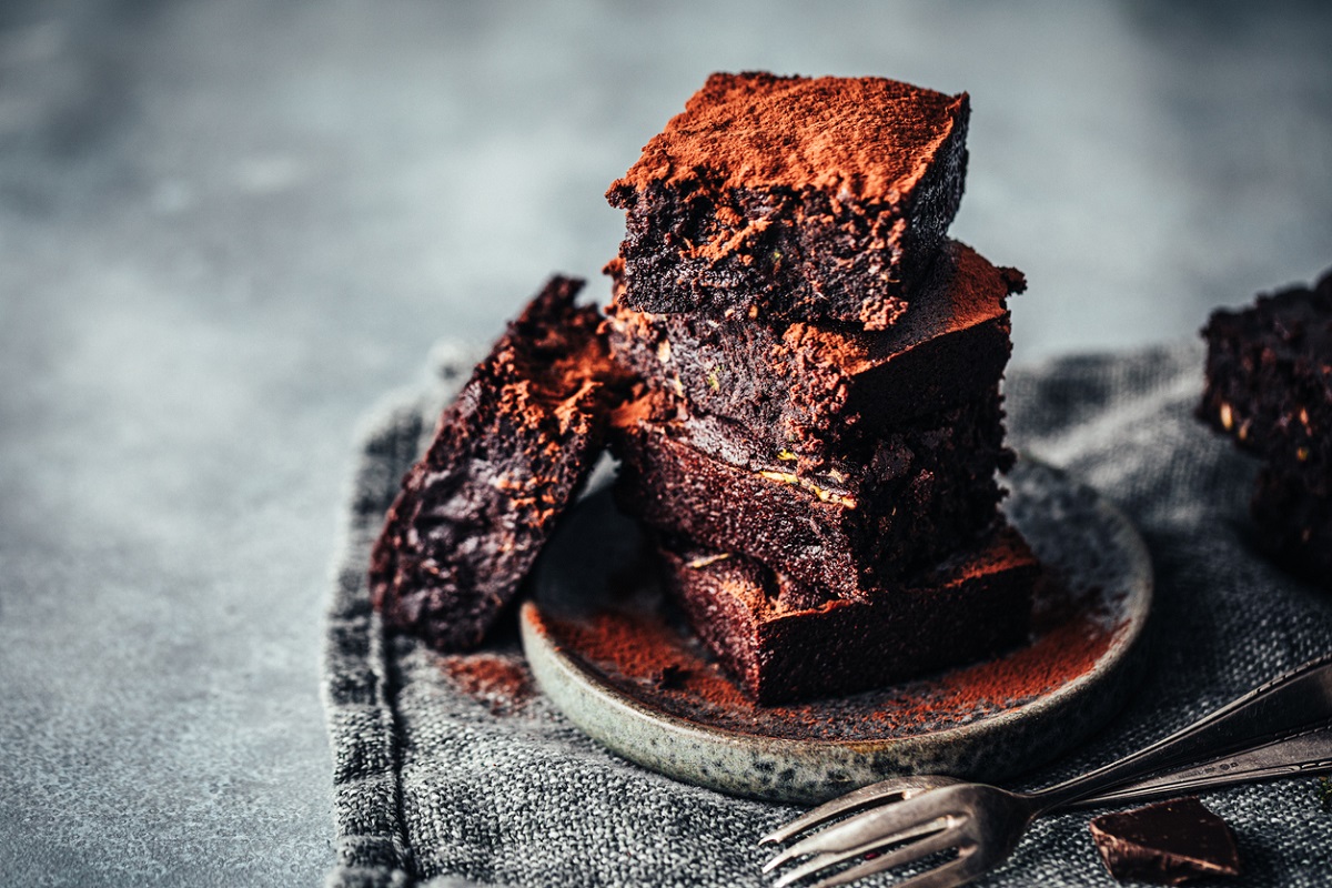 Saiba como fazer um delicioso brownie de chocolate com nozes