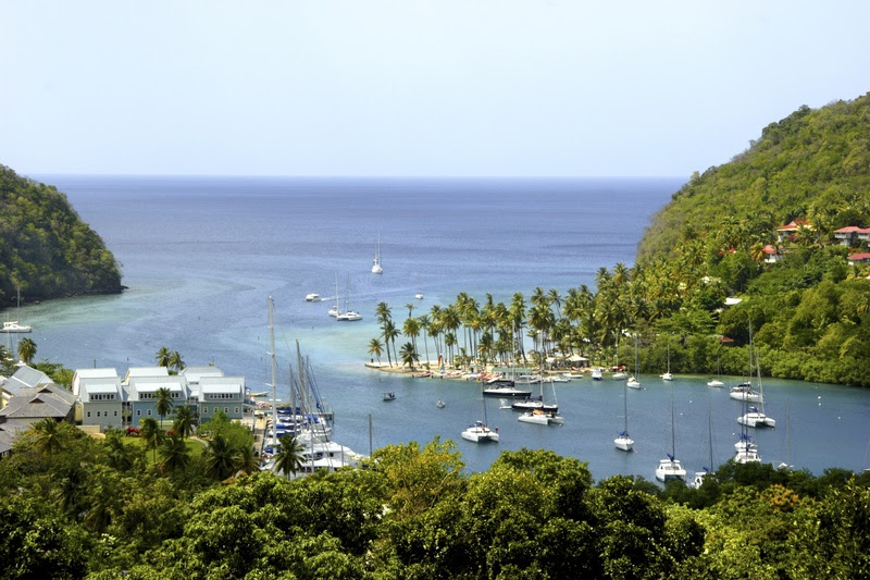Marigot Bay, em Castries na ilha de Santa Lúcia, é uma das paradas do cruzeiro da MSC pelo Caribe Sul e Antilhas