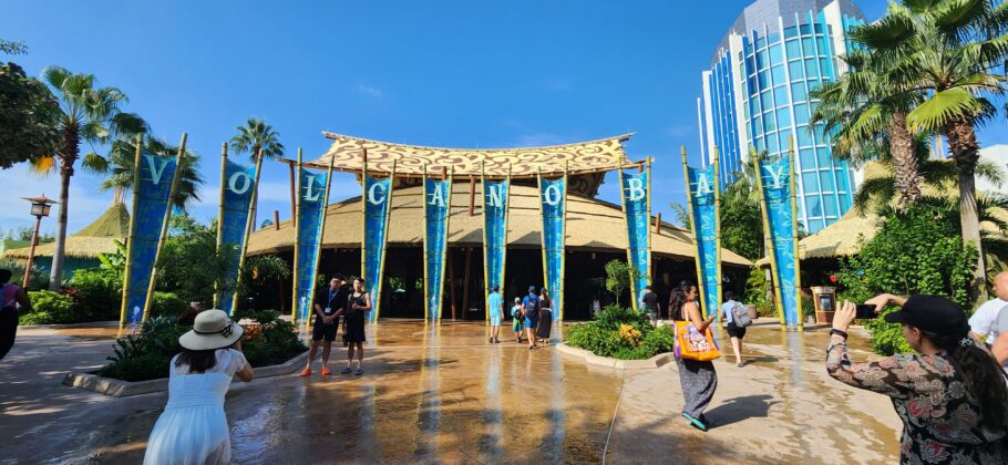 Entrada do parque aquático Volcano Bay, em Orlando