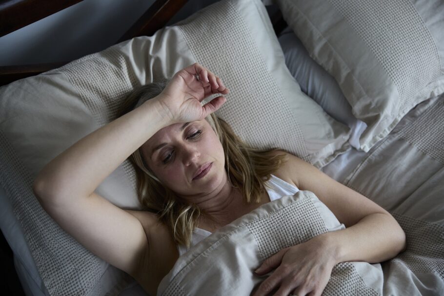Sinal de alerta de demência pode aparecer durante o sono
