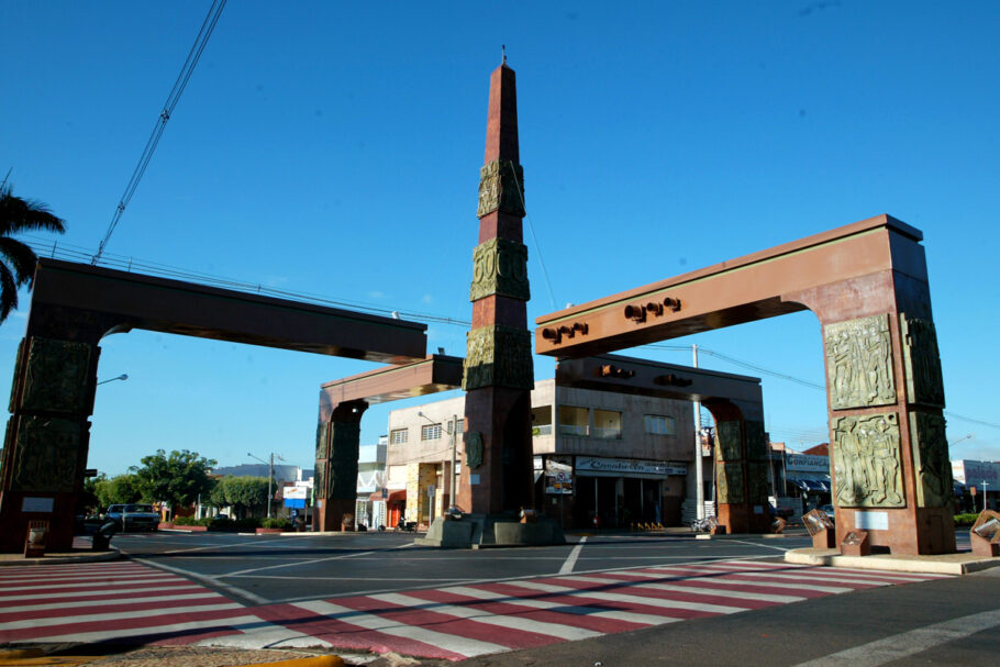 Monumento do Sessenta,, também conhecido como o marco zero de Santa Fé do Sul