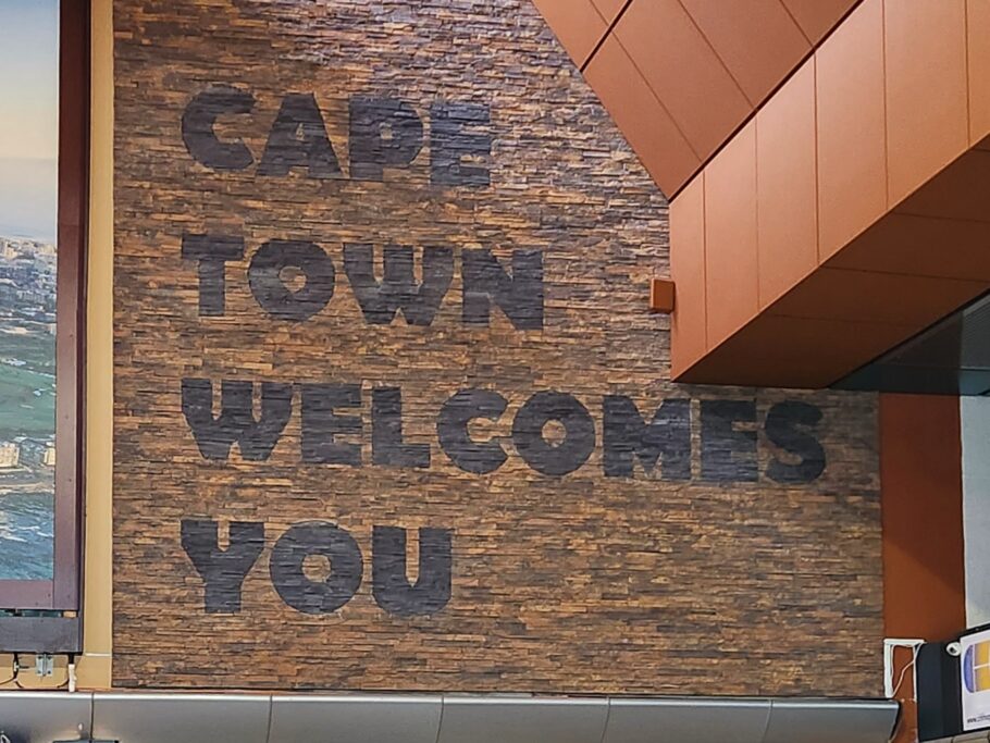 Chegada ao aeroporto de Cape Town, segundo aeroporto mais movimentado da África do Sul e o terceiro do continente africano