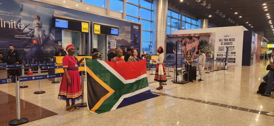 Recepção aos passageiros no voo inaugural da South African Airways para a Cidade do Cabo