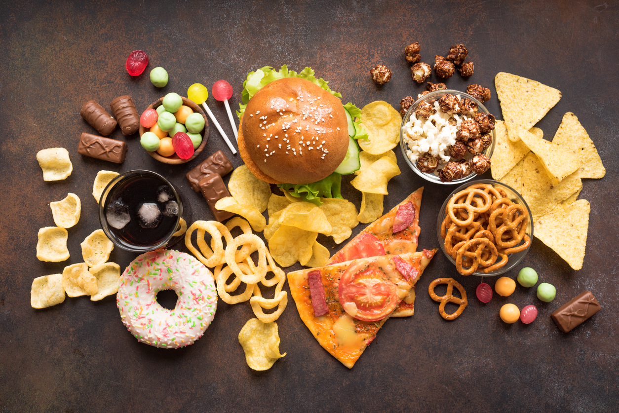 Gorduras associadas a diabetes e doenças cardíacas estão presentes em alimentos processados como fast food – iStock/Getty Images