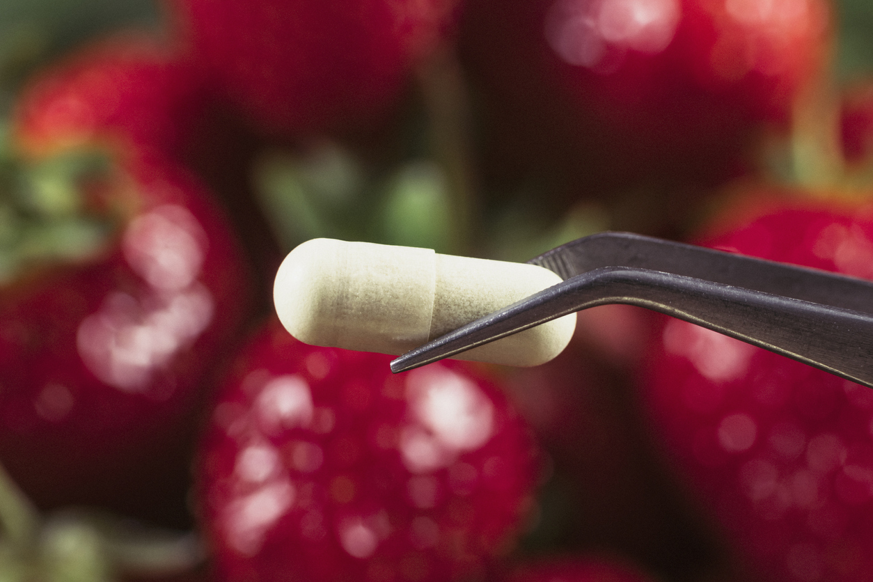 Pesquisas sobre o tema buscou entender como esse composto, presente em cebolas e maçãs, morangos e pepinos, uvas e caquis, pode combater e prevenir diferentes tipos de câncer – iStock/Getty Images