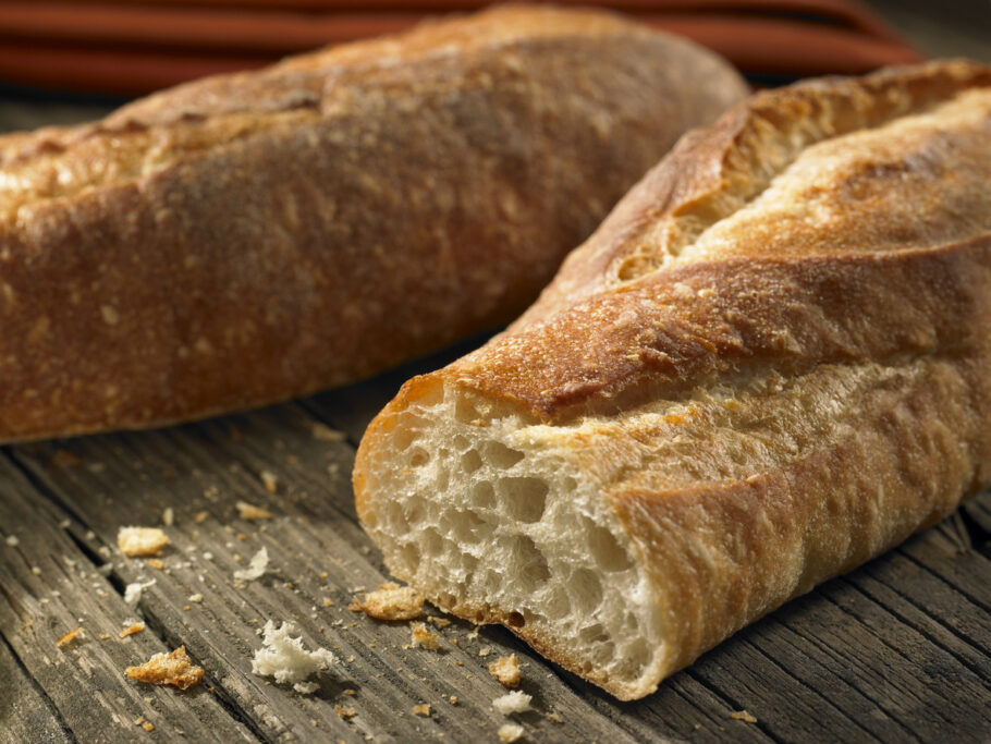 O pão branco é um alimento com alto índice glicêmico que leva a um aumento mais rápido nos níveis de açúcar no sangue