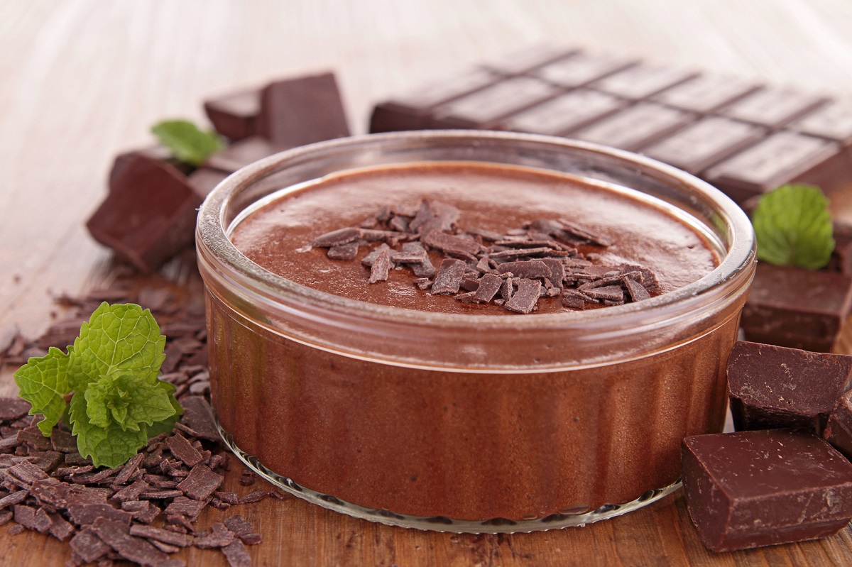 Faça o clássico mousse de chocolate com apenas 5 ingredientes