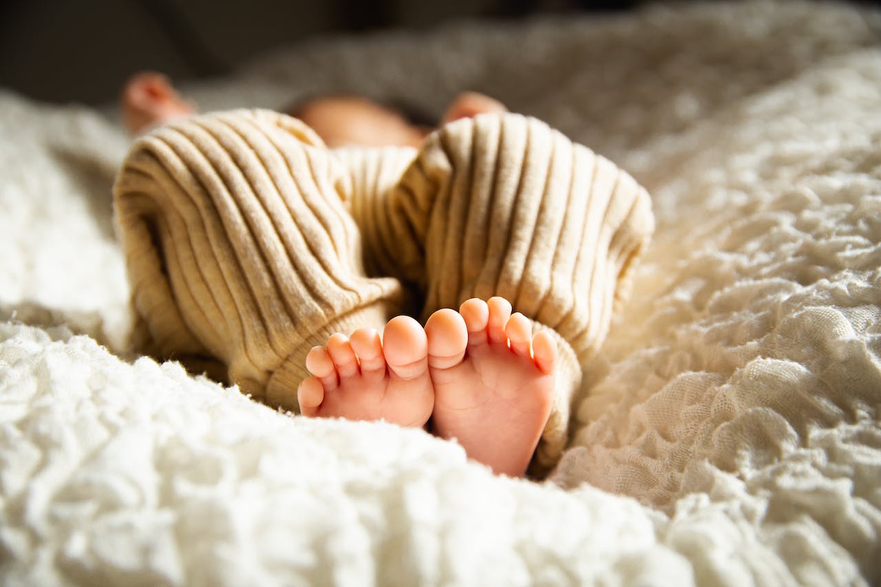 Entenda como a qualidade do sono dos bebês influencia diretamente seu desenvolvimento cognitivo e emocional