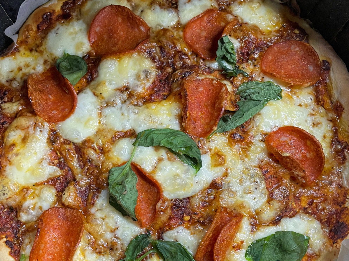 Faça uma pizza diferenciada mas gostosa na airfryer