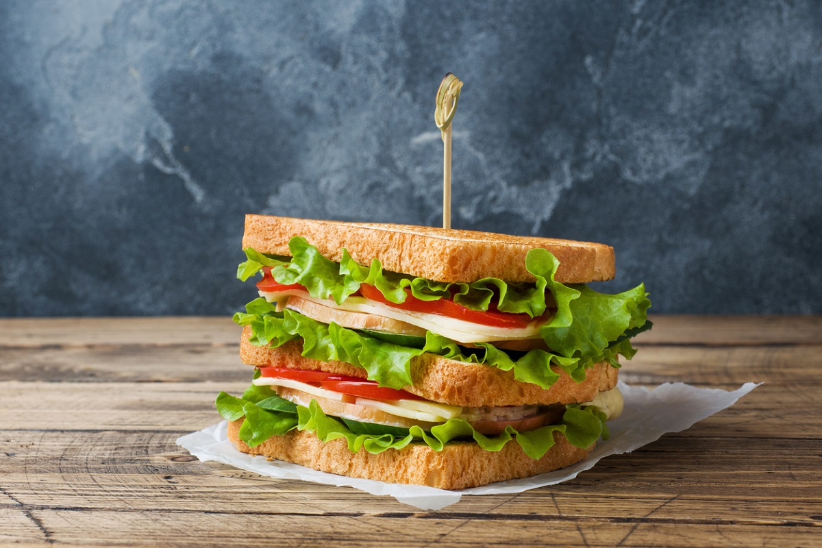 Faça um delicioso sanduíche natural para se alimentar neste calor