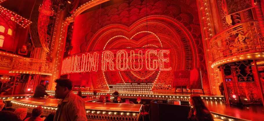“Moulin Rouge” é um dos espetáculos em cartaz na Broadway