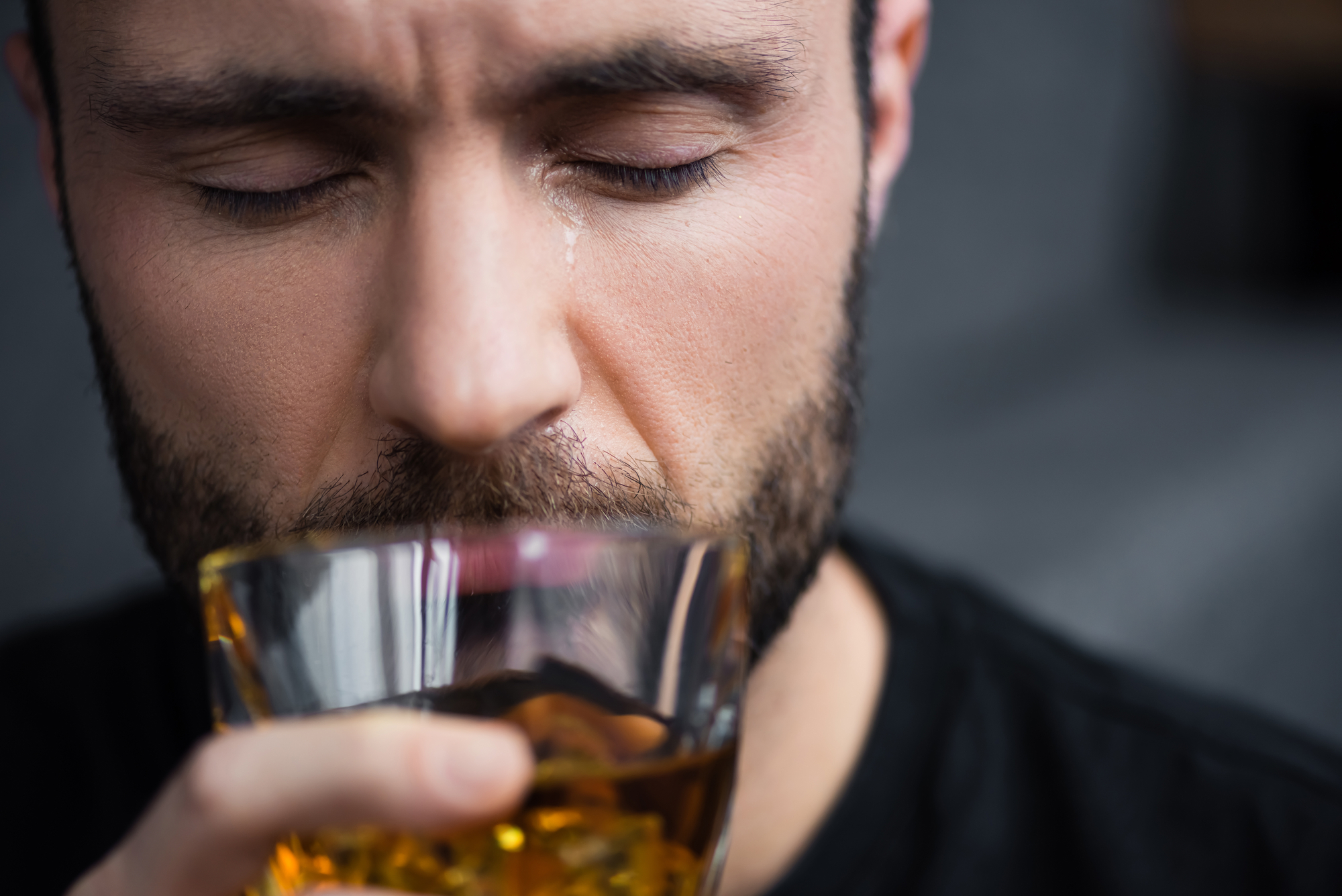 O álcool é um dos principais fatores de risco da demência