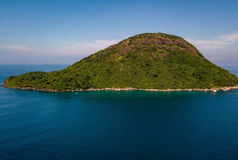 Acesso à ilha do Montão de Trigo é feito de barcos a partir das praias de Barra do Una e Boiçucanga