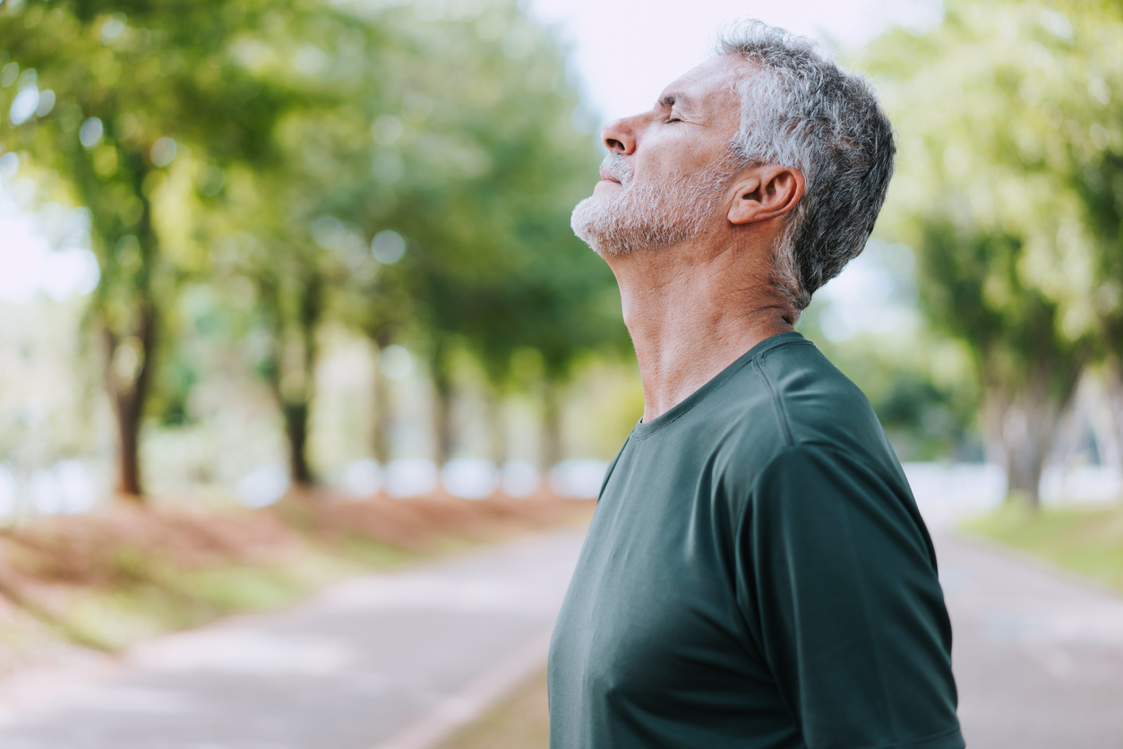 Praticar regularmente a técnica de respiração reduz o risco de Alzheimer – iStock/Getty Images