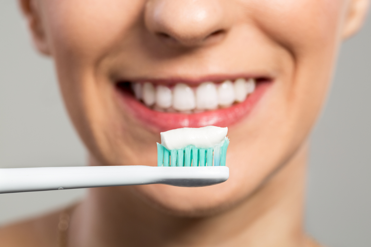 Resultados, que observaram relação entre escovar os dentes e maior propensão à demência, foram relatados no Journal of Alzheimer’s Disease – iStock/Getty Images