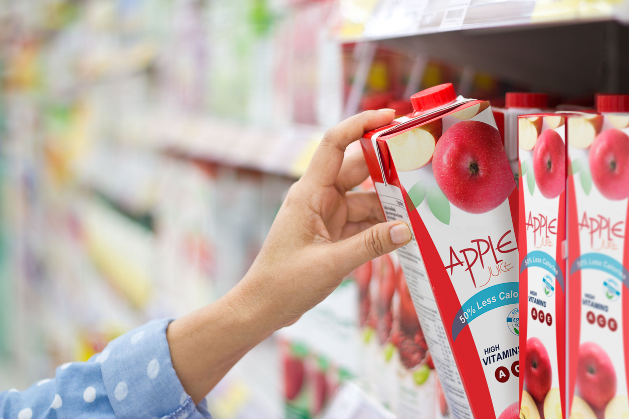 Pesquisa relacionou efeitos do consumo de refrigerantes e sucos artificiais ao surgimento de câncer e doenças hepáticas – iStock/Getty Images