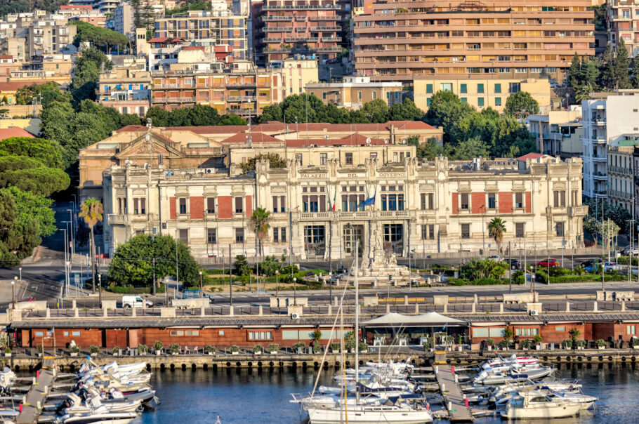 Vista da cidade de Messina, na região da Sicília