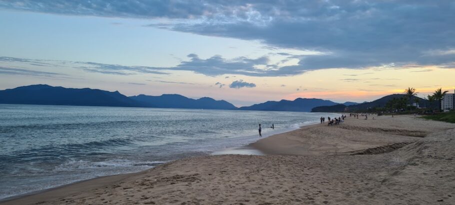 Praia de Massaguaçú, em Caraguatatuba, no litoral norte de SP