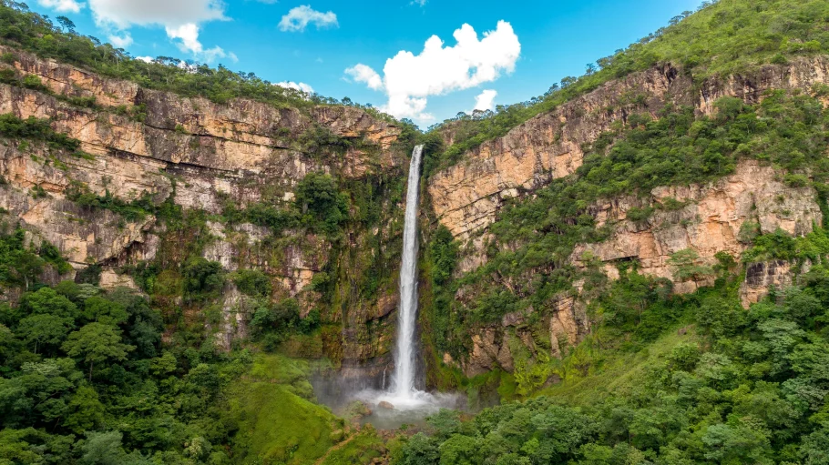 Salto do Itiquira, a maior cachoeira acessível do país com seus 168 metros, em Formosa (GO)