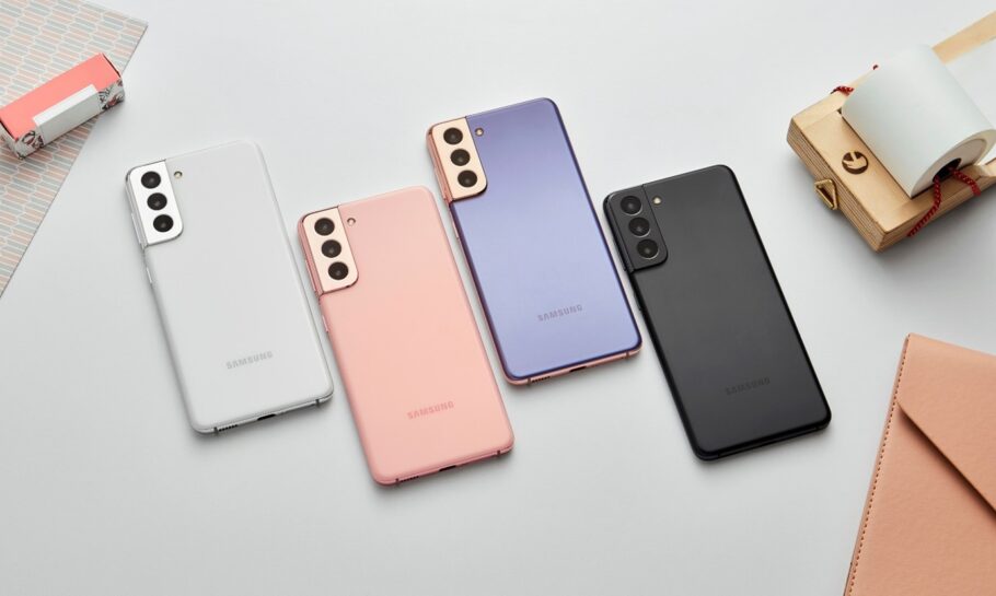 O Samsung Galaxy S21 custa R$1889 na cor rosa e R$1.639 na cor branca