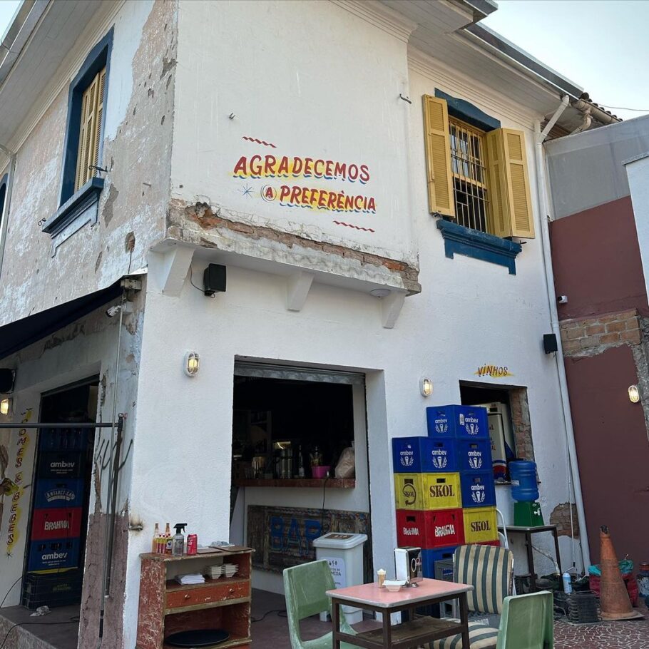O bar Galo tem pegada de boteco, fica em Pinheiros e serve cerveja gelada, drinks e aperitivos deliciosos