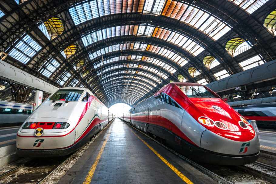 Trens para Palermo partem da estação Milano Centrale, em Milão