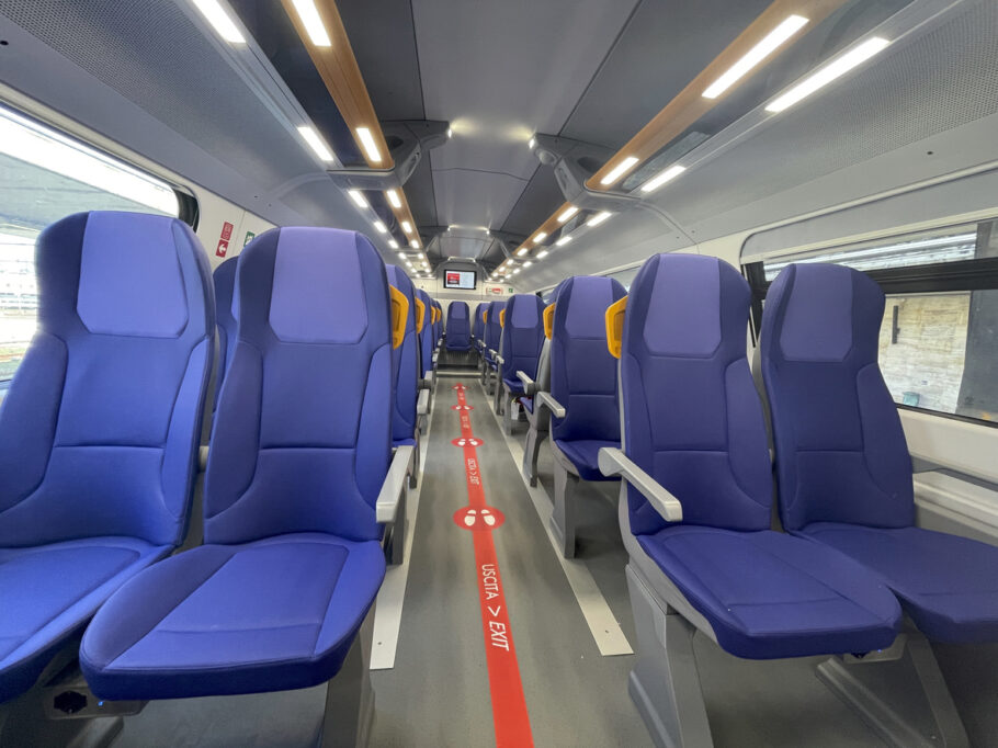 Interior de um dos trens da companhia Trenitalia