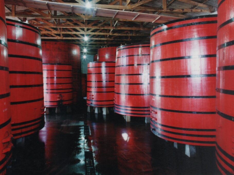 A cave de barricas da vinícola Viapiana