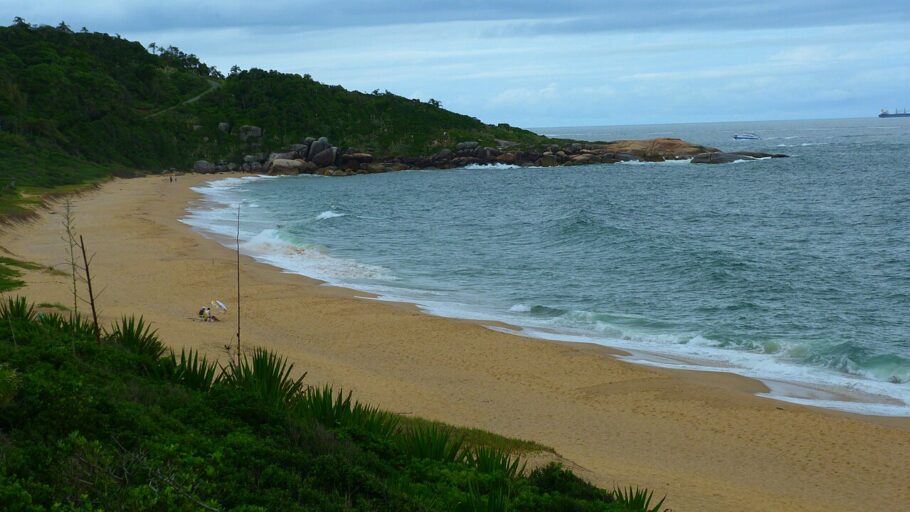 Vista da praia de Taquarinhas, em Balneário Camboriú