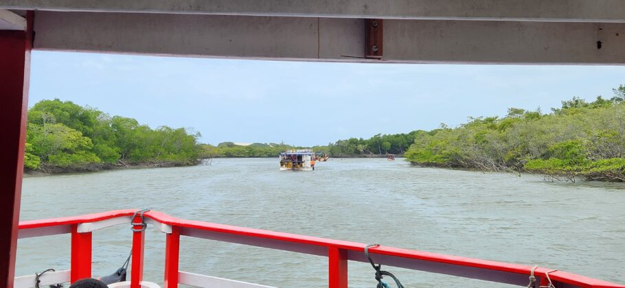 Barcos levam turistas às “fronhas maranhenses”
