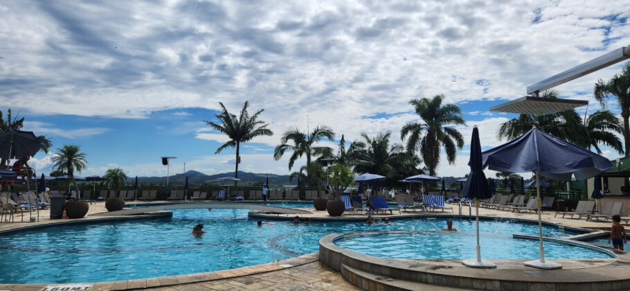Uma das piscinas do Club Med Lake Paradise, em Mogi das Cruzes (SP)
